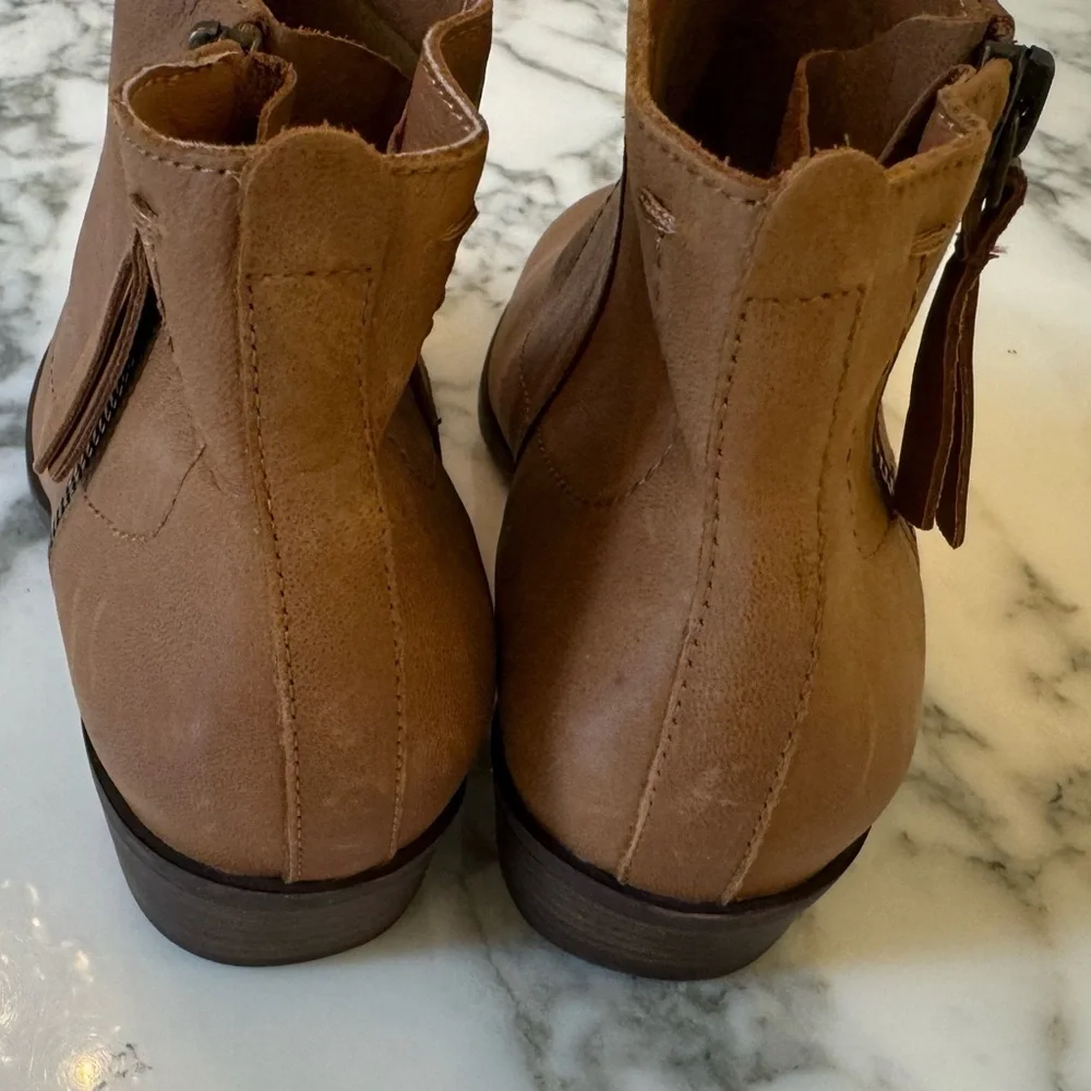 NWOB LUCKY BRAND Blandre Ankle Boot /women size 6.5/37